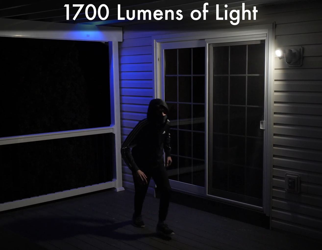 Versonel Nightwatcher VSL95W Smart Motion Tracking WiFi LED Security Light Camera (Open Box)